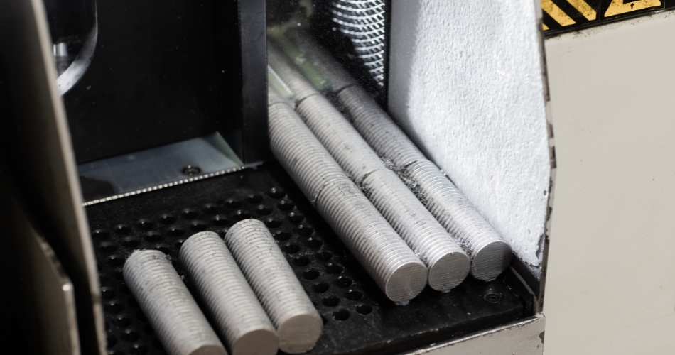 Cut threaded rods inside the machine after cutting.